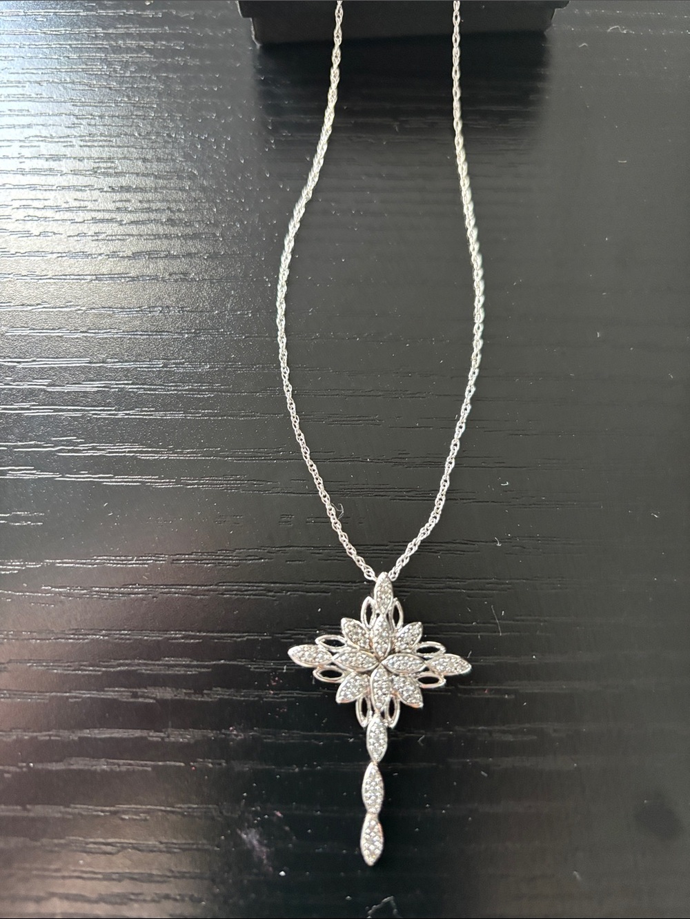 Absolutely Creative Worldwide Silver Floral Cross Pendant Necklace